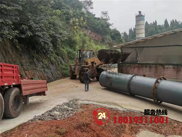 四川客戶小型有機(jī)肥顆粒生產(chǎn)線安裝現(xiàn)場(chǎng)