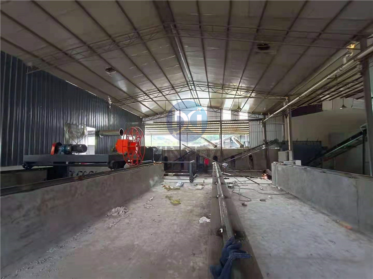 槽式翻堆機(jī)