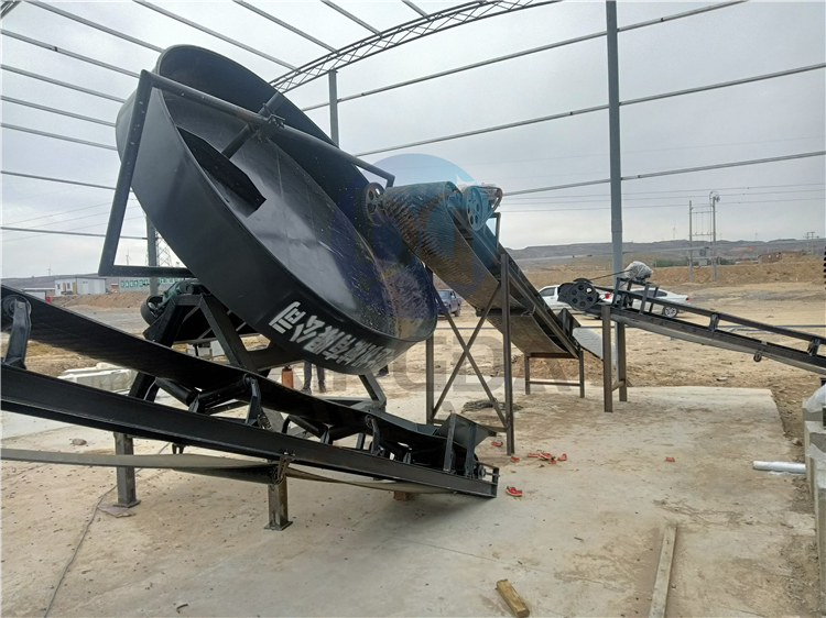 寧夏固原 年產(chǎn)3萬(wàn)噸顆粒有機(jī)肥生產(chǎn)線 安裝現(xiàn)場(chǎng)