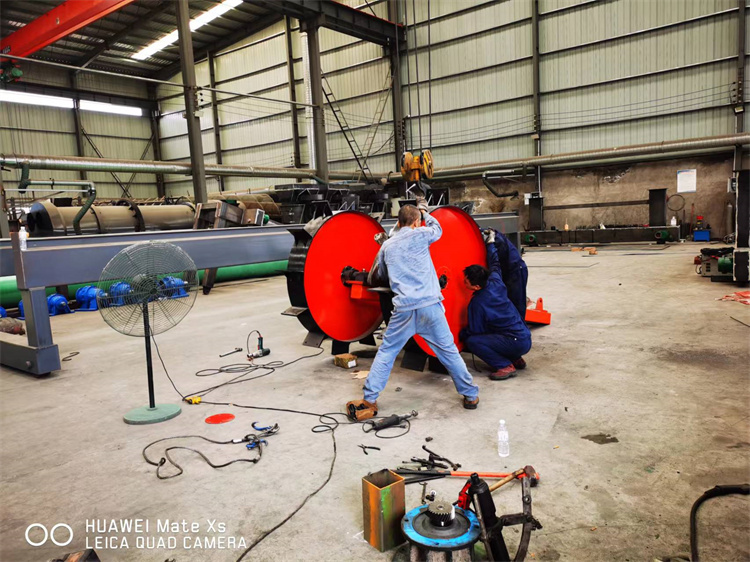 湖南衡陽(yáng)客戶15米液壓輪盤翻拋發(fā)貨現(xiàn)場(chǎng)