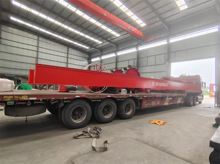 湖南衡陽(yáng)客戶15米液壓輪盤翻拋發(fā)貨現(xiàn)場(chǎng)