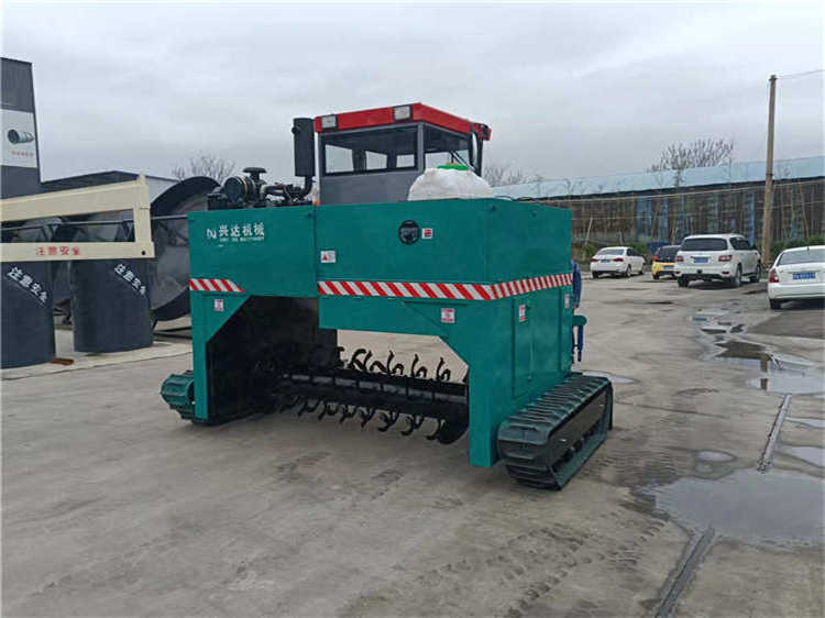 單人操作駕駛有機(jī)肥條垛式牛糞堆肥履帶翻拋機(jī)
