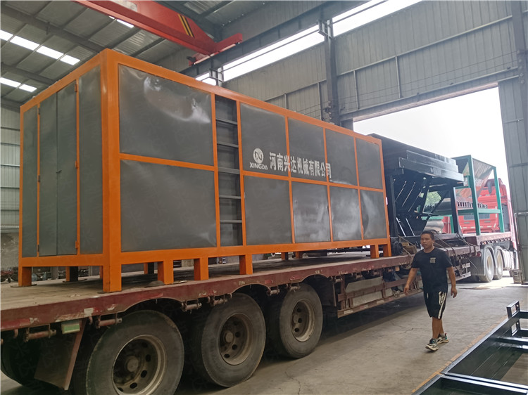 湖南隆回客戶有機(jī)肥顆粒生產(chǎn)線10立方臥式發(fā)酵罐,鏟車料倉(cāng)配套設(shè)備發(fā)貨現(xiàn)場(chǎng)