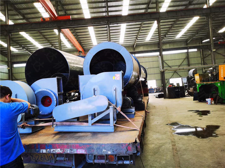 云南元陽(yáng)客戶(hù)有機(jī)肥顆粒生產(chǎn)線(xiàn)第三車(chē)發(fā)貨現(xiàn)場(chǎng)