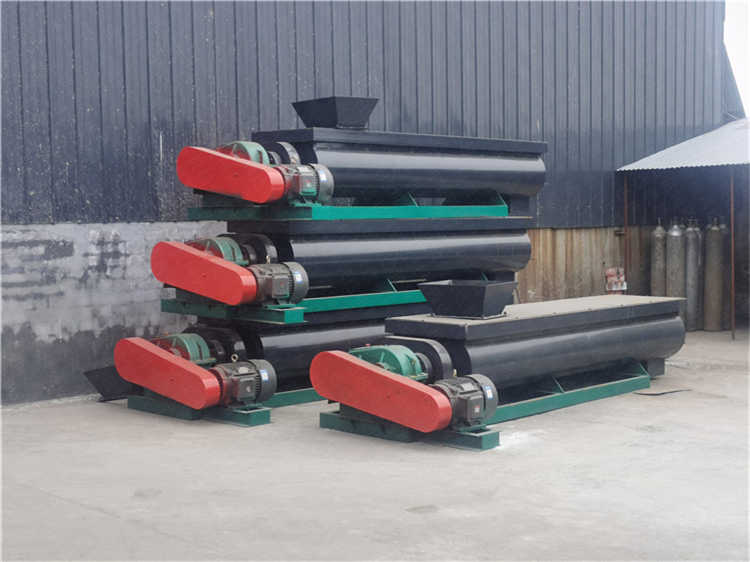 轉(zhuǎn)鼓攪齒二合一造粒機(jī),雞糞牛糞肥料加工設(shè)備,濕法制粒顆粒機(jī)